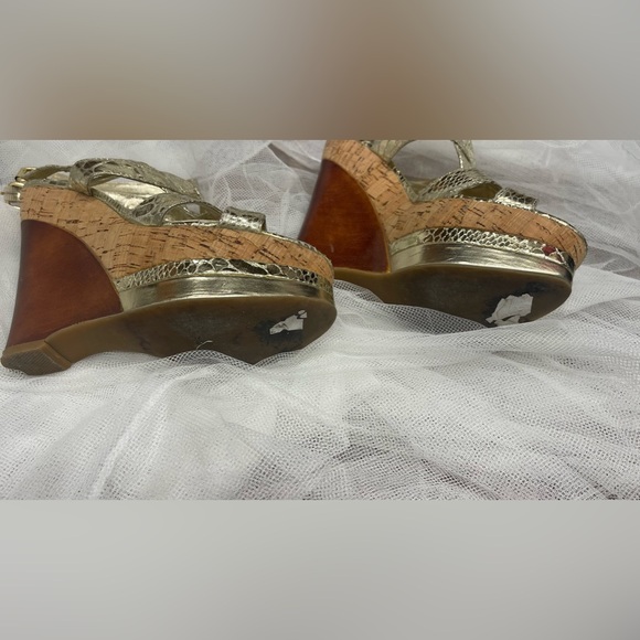 Steve Madden Gold Metallic Snake Print Wedge with Wooden Heel & Cork Platform 7 - Picture 5 of 8